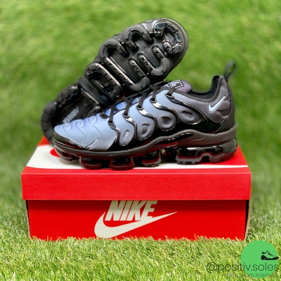 black aluminum vapormax plus
